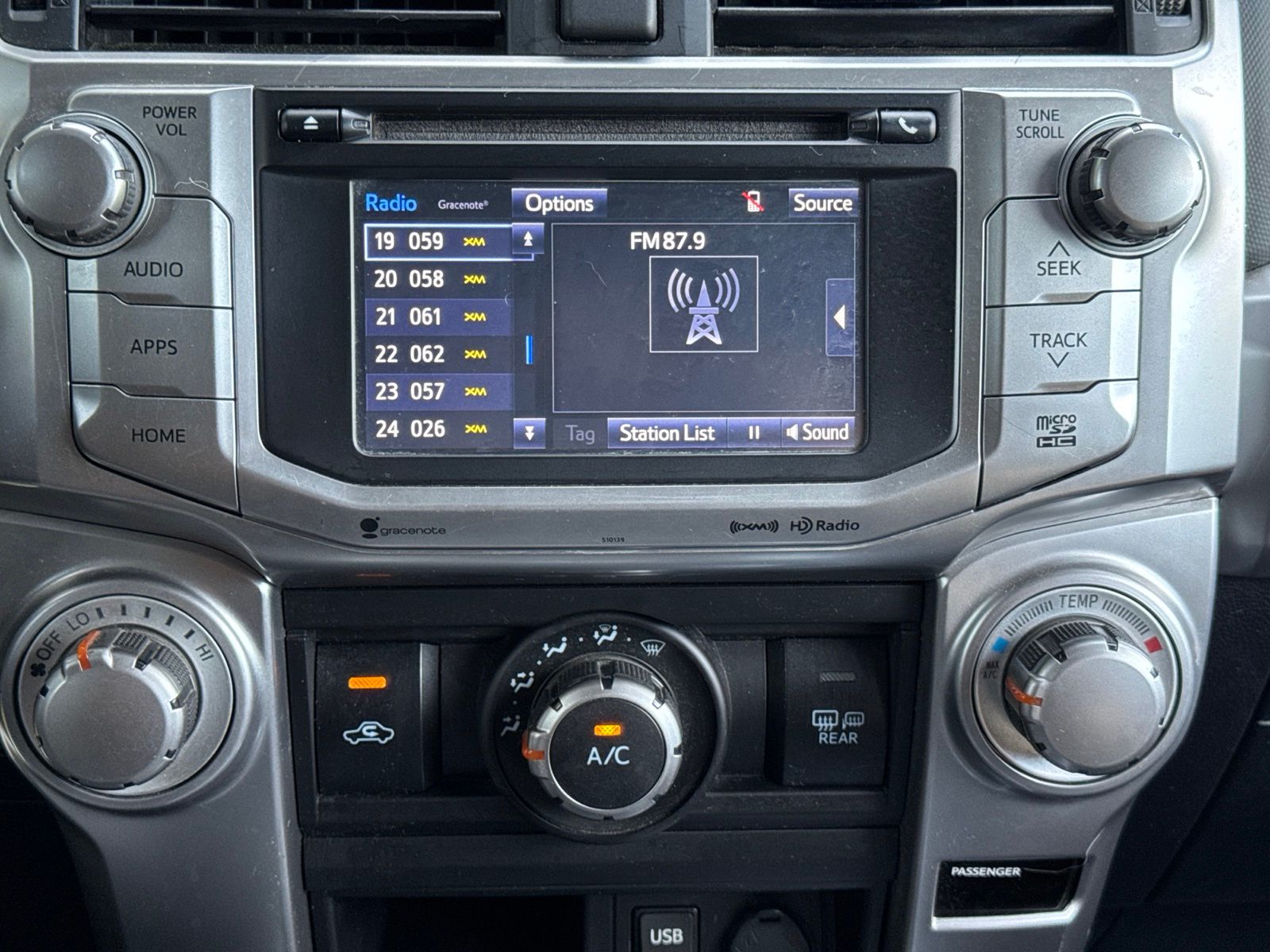 Used 2018 Super White Toyota SR5 image 22