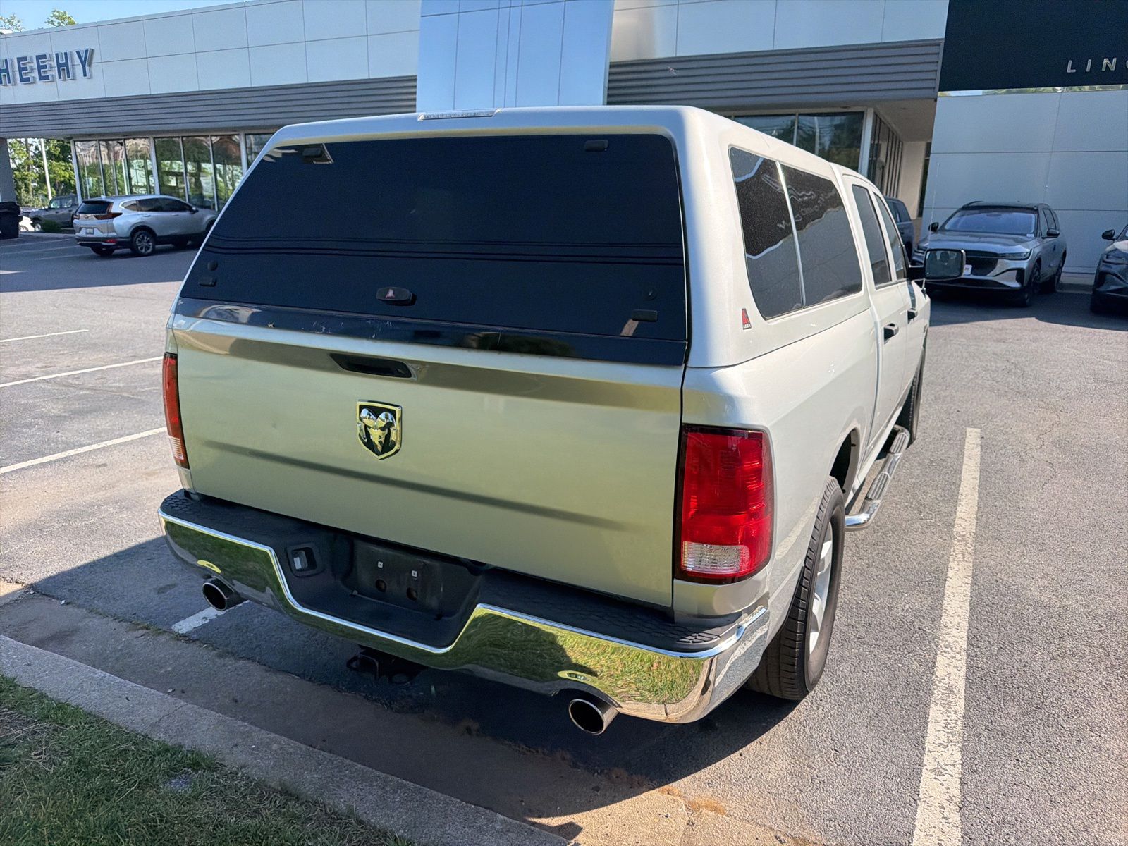 View vehicle photo 3