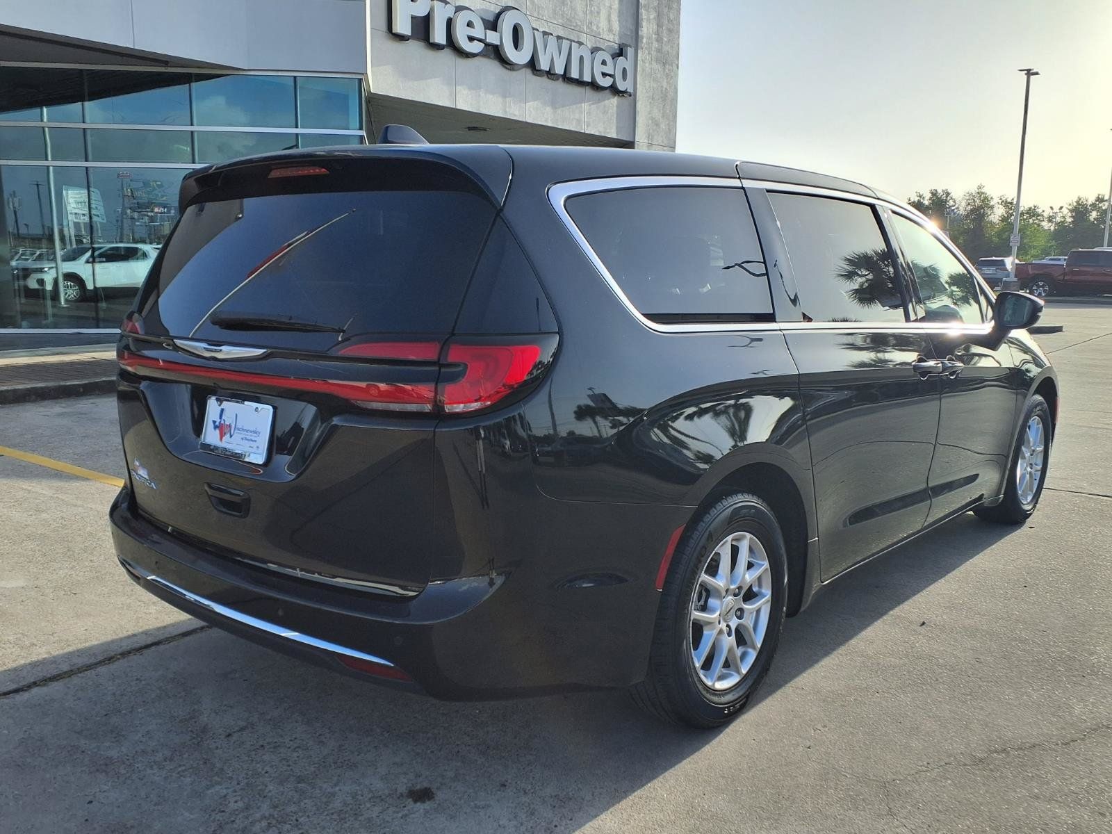 2024 Chrysler Pacifica Touring L - 4