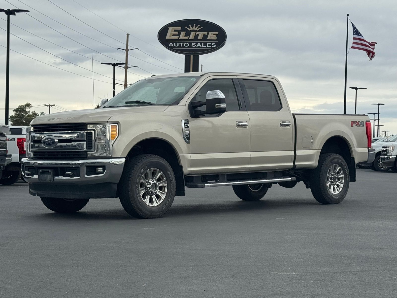 White Gold Metallic 2017 Ford F-250 Super Duty XLT Crew Cab 4WD Pickup Truck Four-Wheel Drive 6-Speed Automatic
