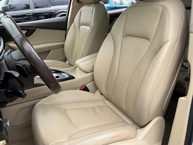 Used 2019 Carrara White Audi 55 Premium image 9