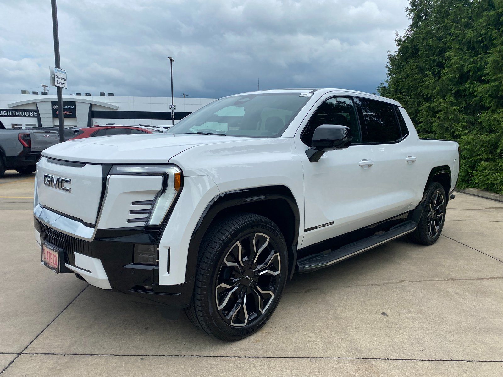 View vehicle photo 4