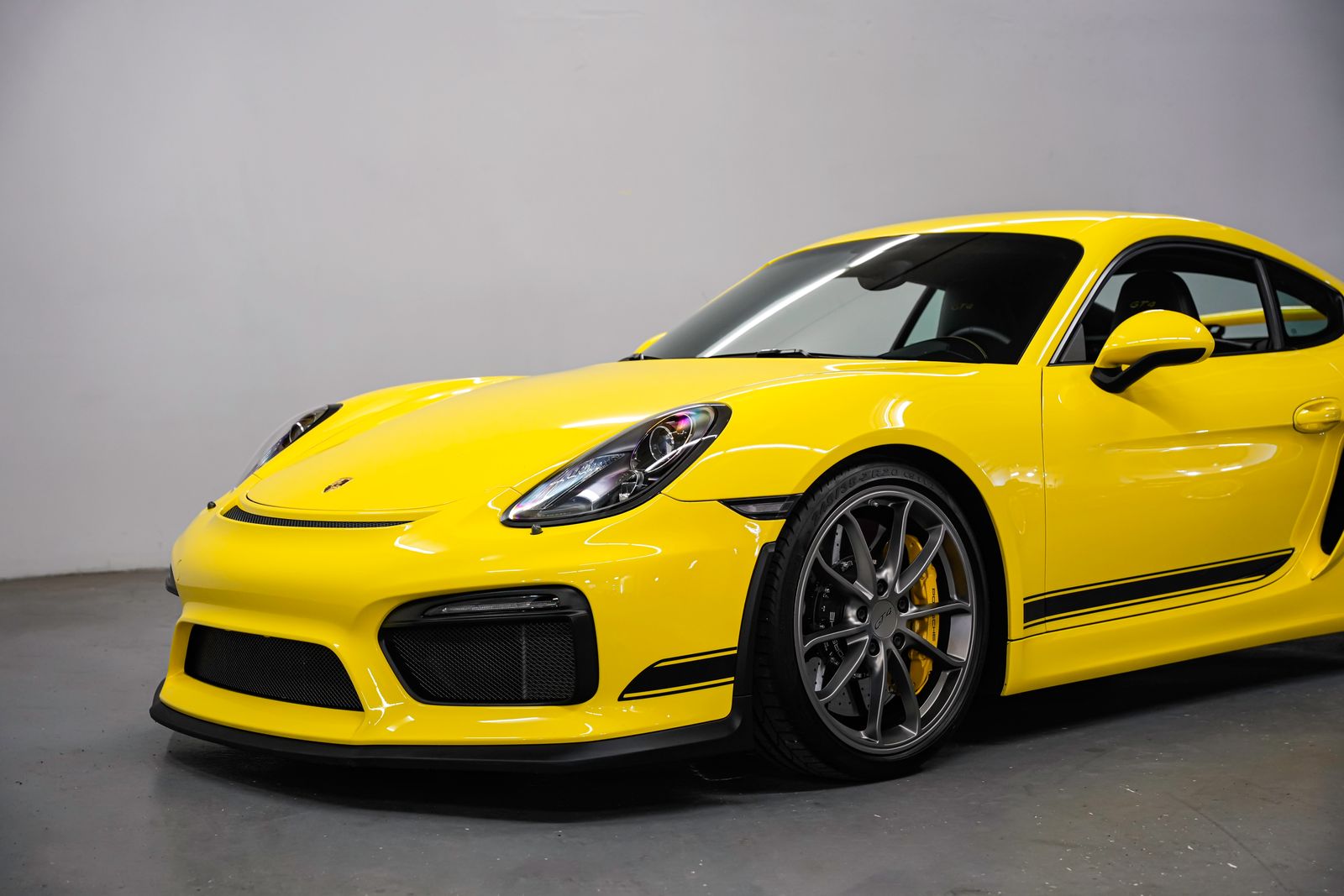 2016 Porsche Cayman GT4 — photo 31