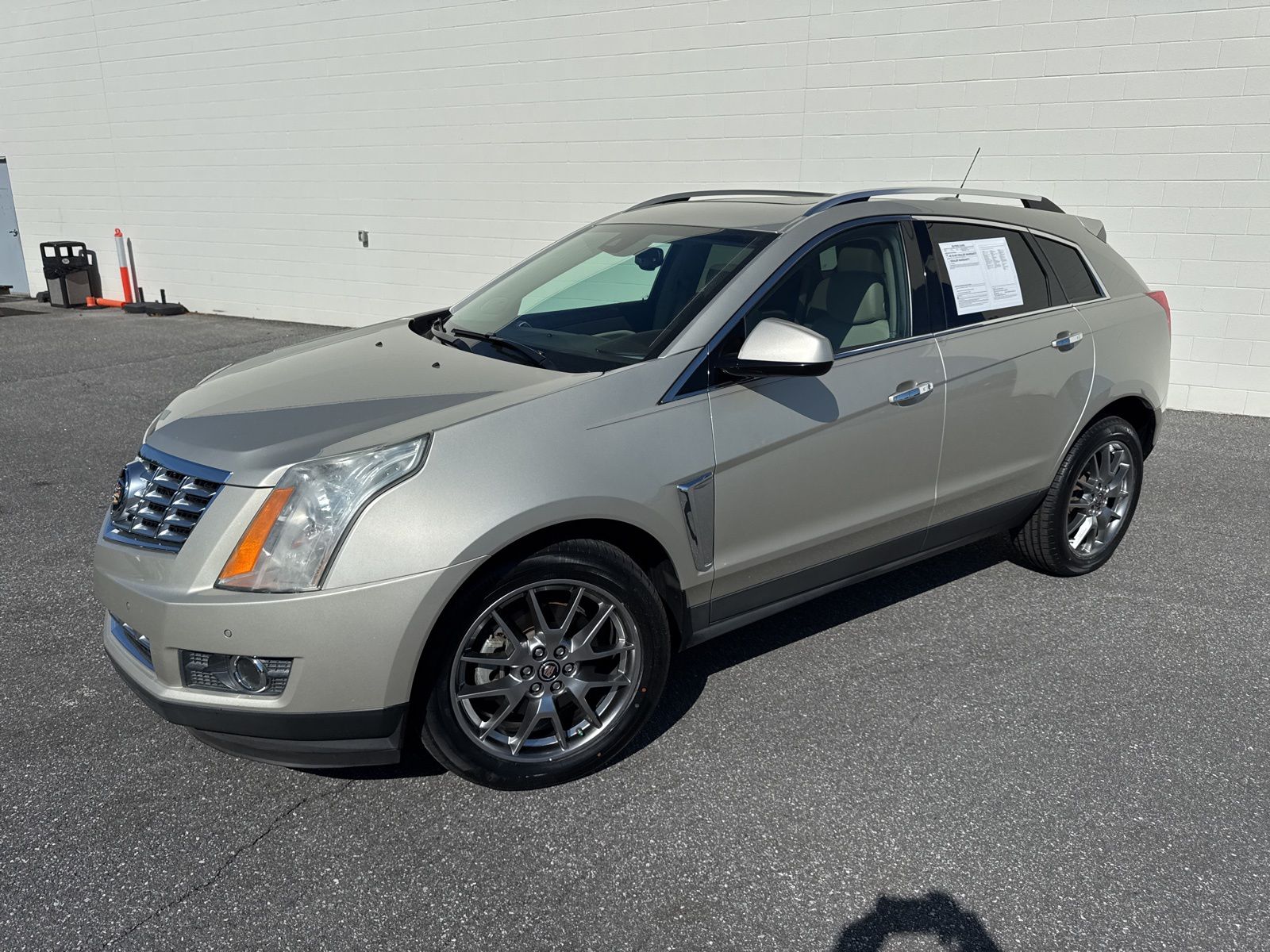 Silver 2015 Cadillac SRX Performance FWD SUV / Crossover Front-Wheel Drive 6-Speed Automatic