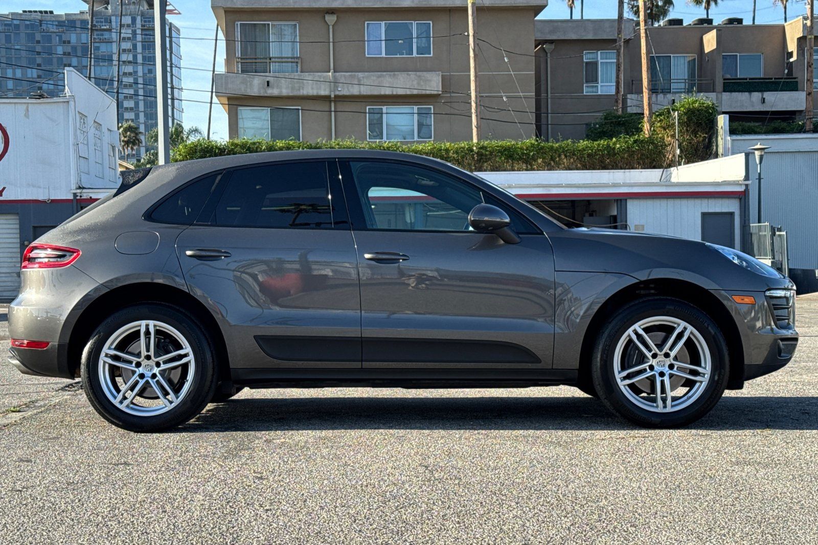 View vehicle photo 3