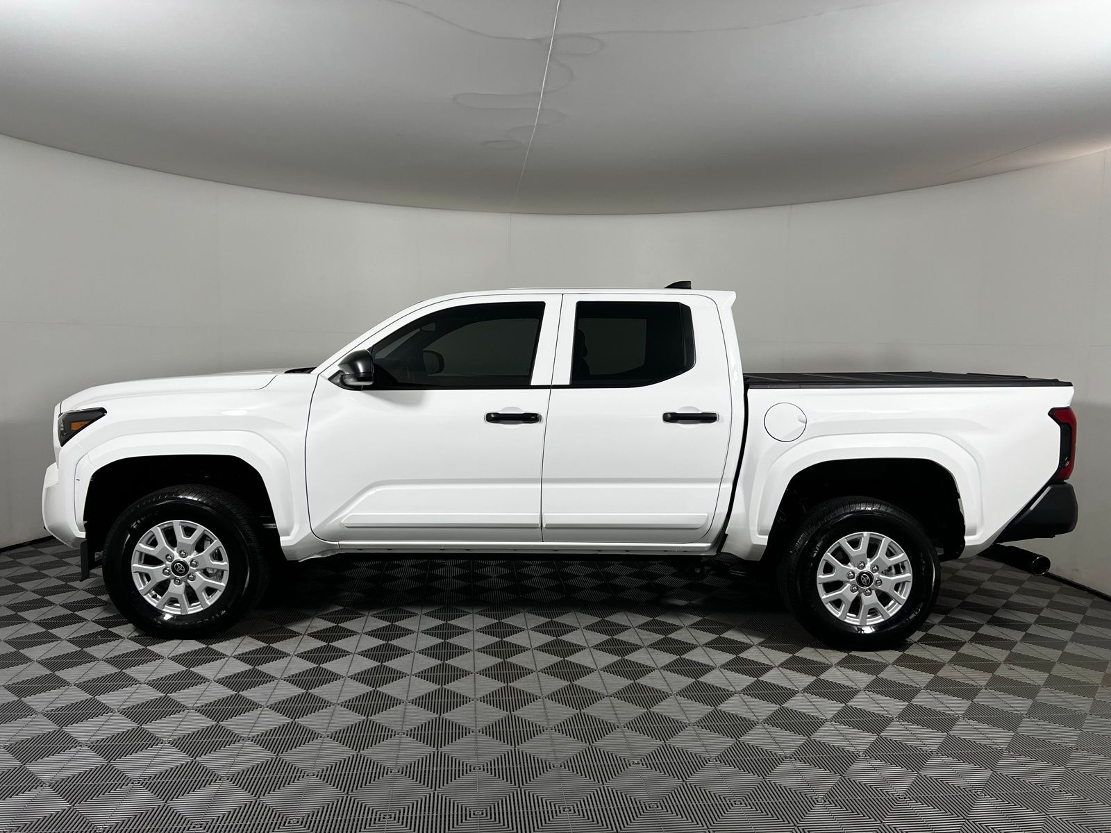 2024 Toyota Tacoma SR 8