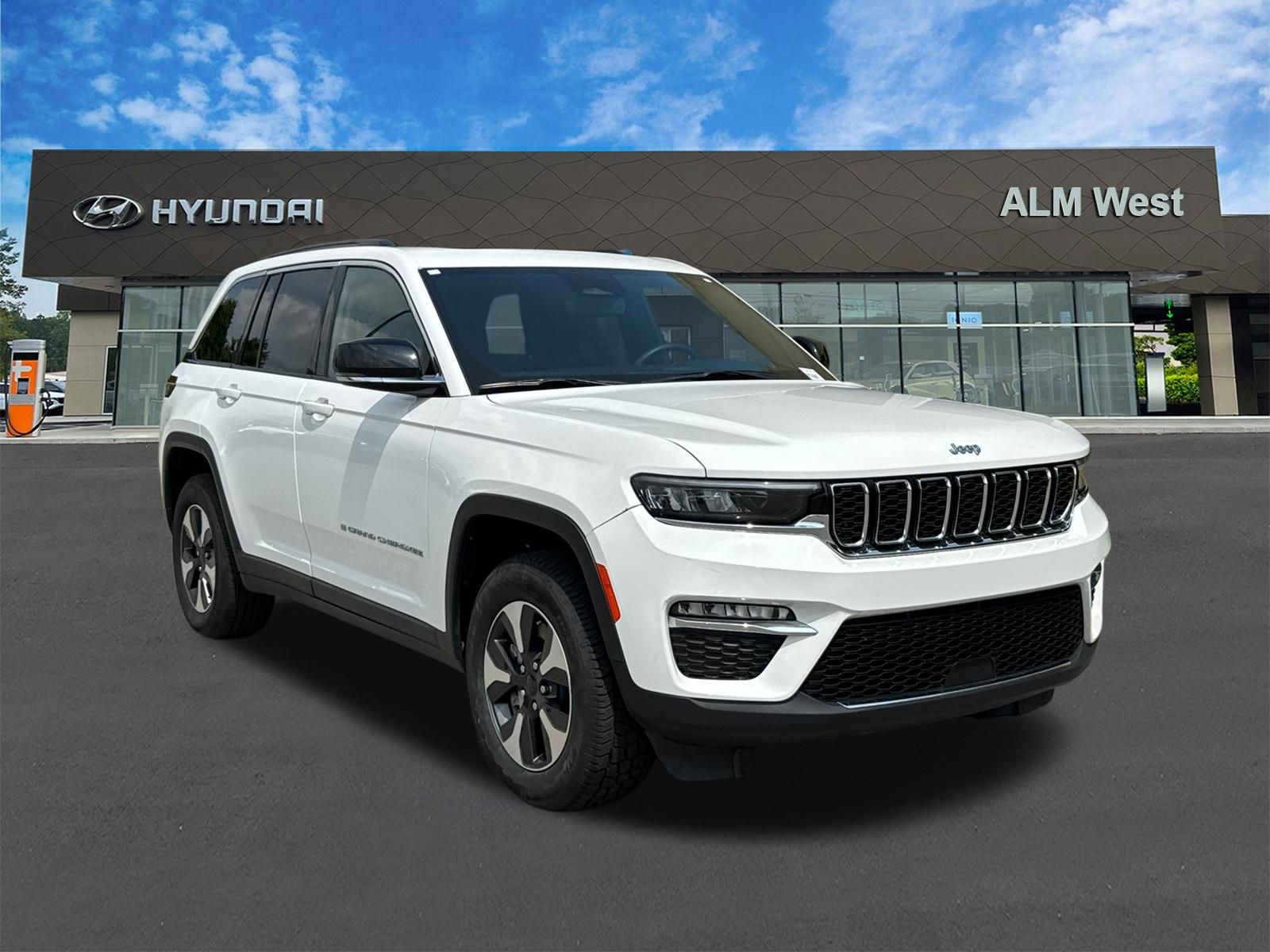 Used 2024 White Jeep 4xe image 3