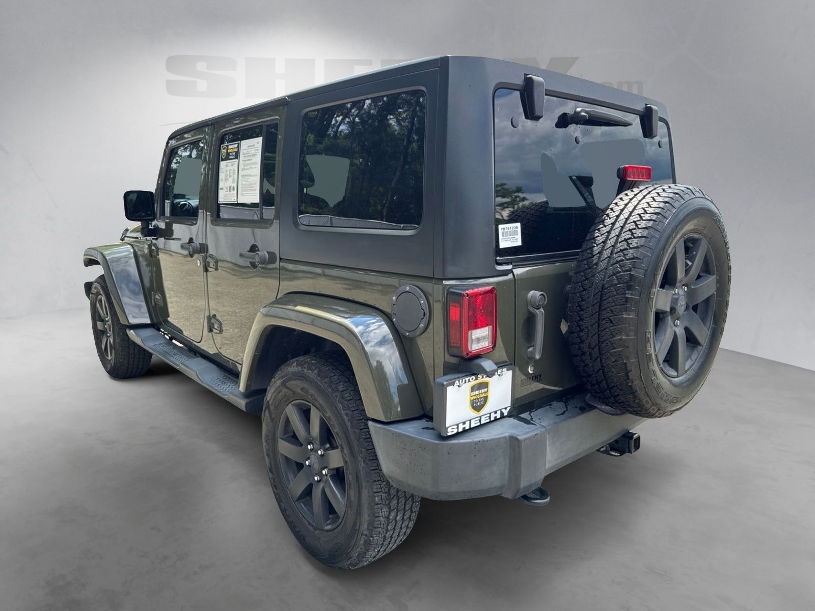 Used 2015 Tank Clearcoat Jeep Unlimited Sahara image 13