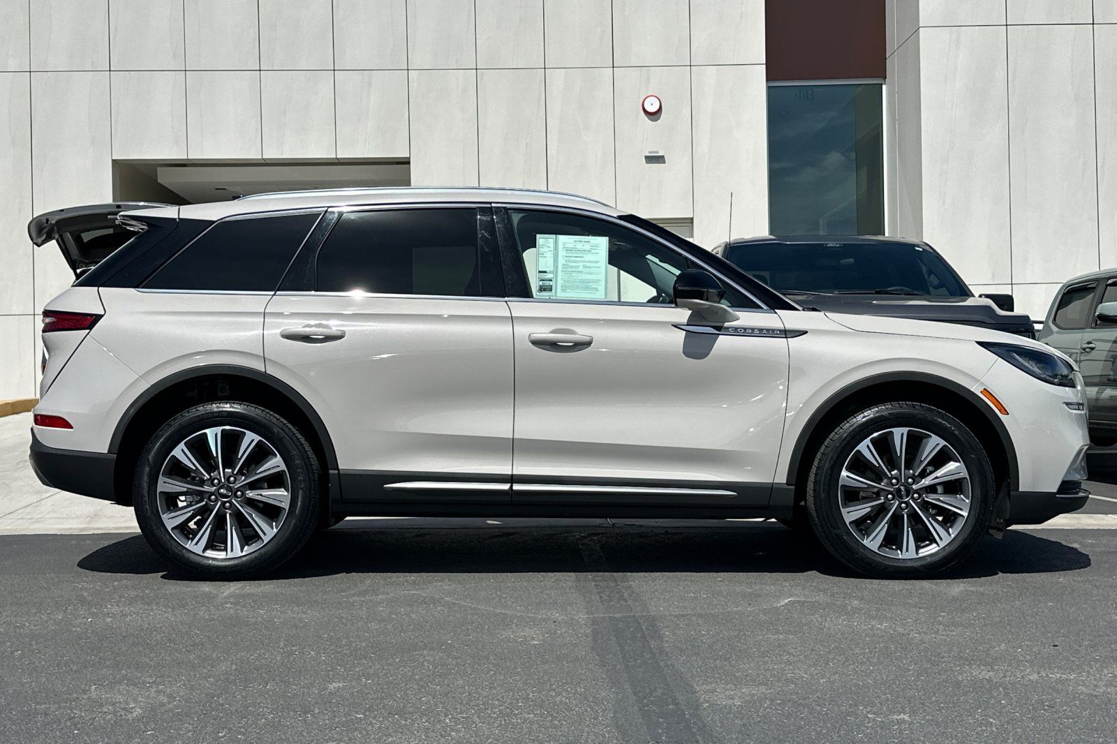 View vehicle photo 2