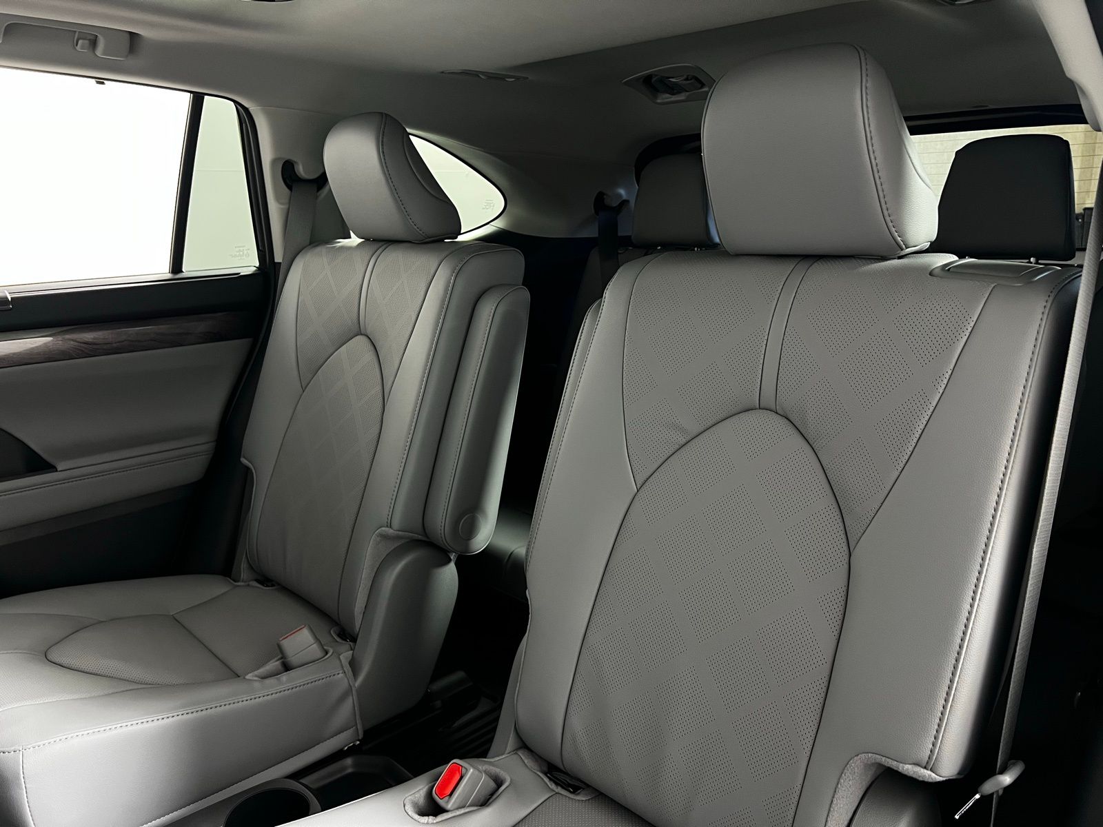 Thumbnail: 2026 Toyota Highlander - 25
