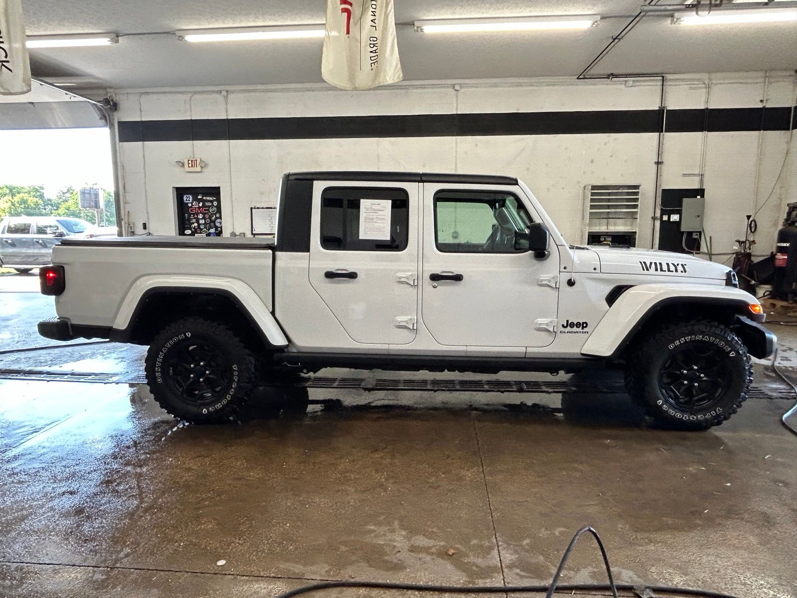 View vehicle photo 7