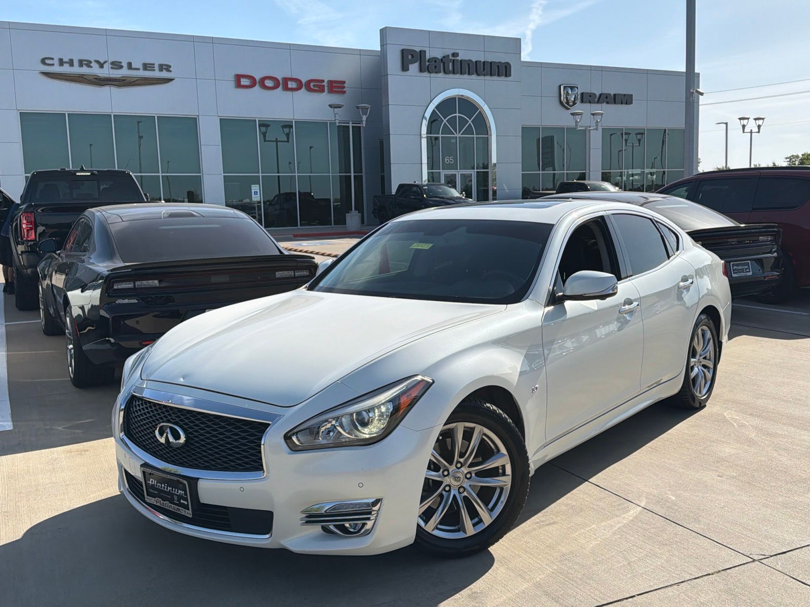 2019 INFINITI Q70 3.7 Luxe RWD