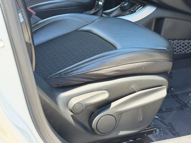 Used 2021 White Clearcoat Jeep Latitude image 31