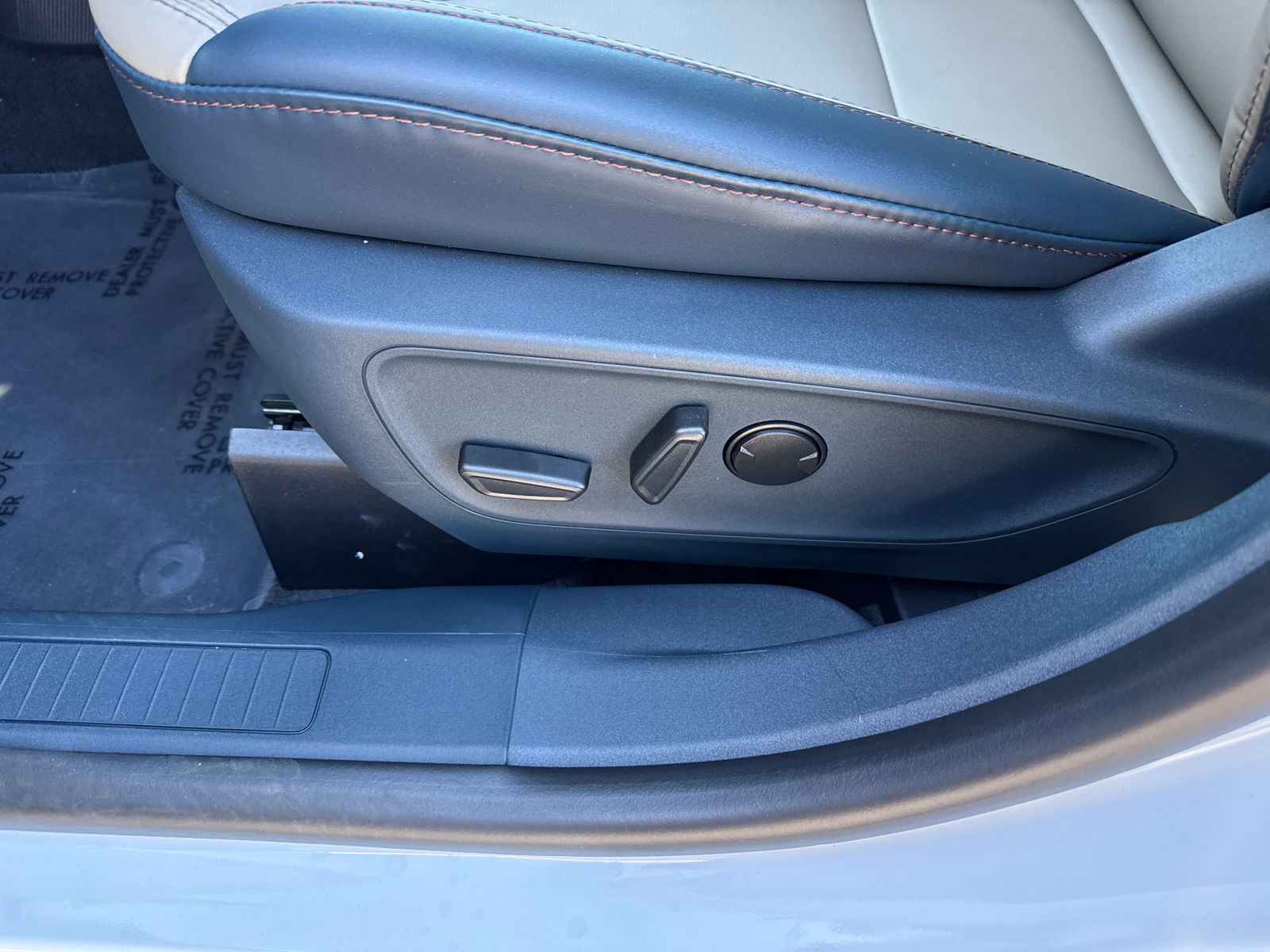 New 2026 Oxford White Ford Lariat® image 11