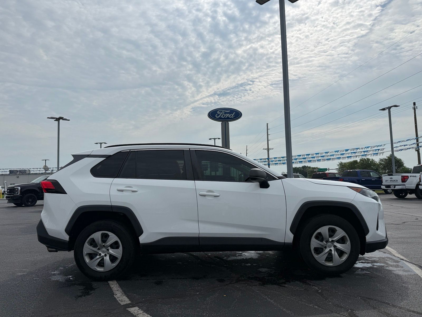 2020 Toyota RAV4 image 4
