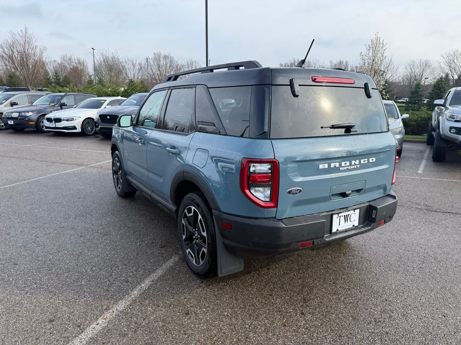 View vehicle photo 7