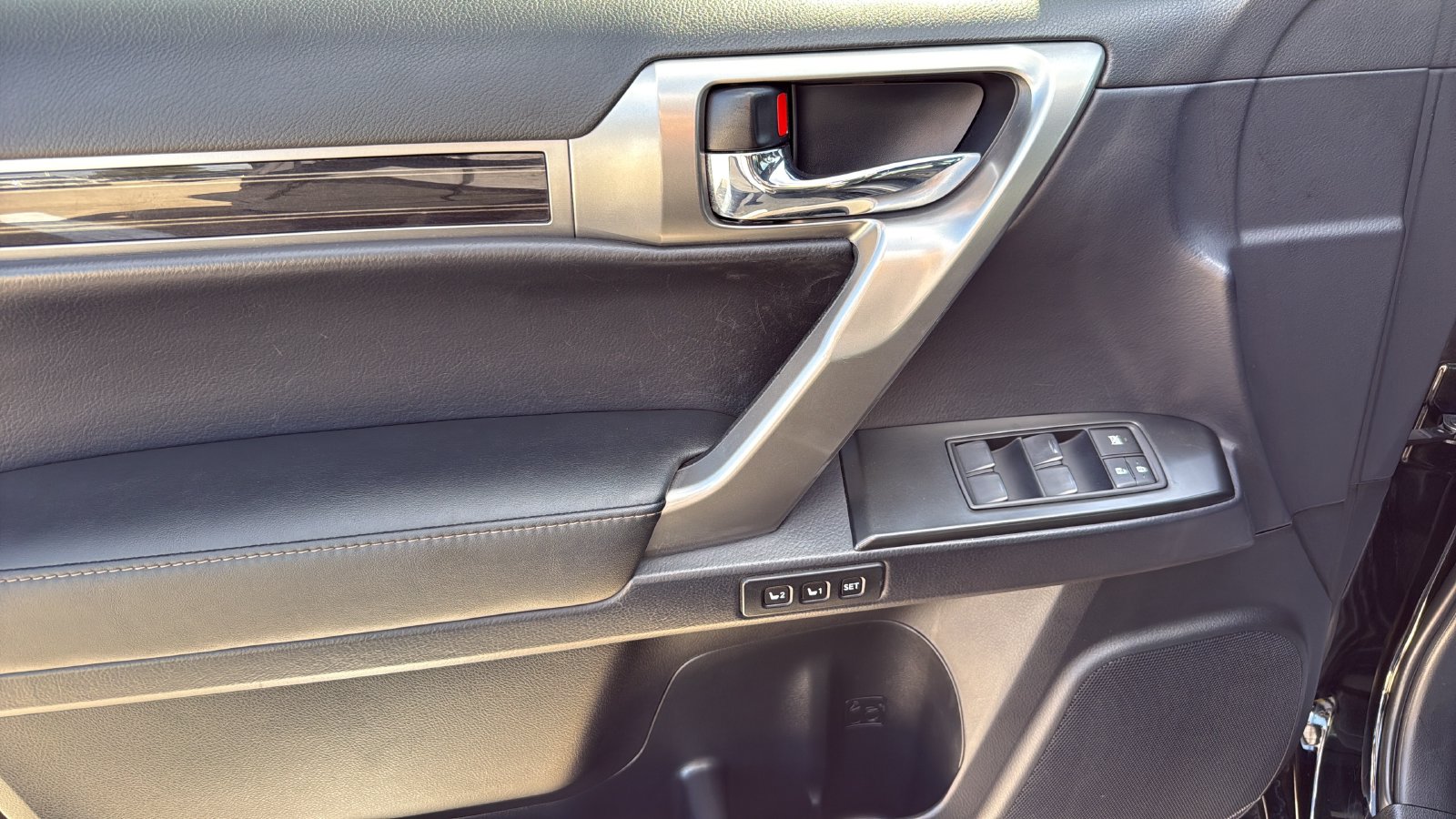 Used 2023 Black Lexus 460 image 11