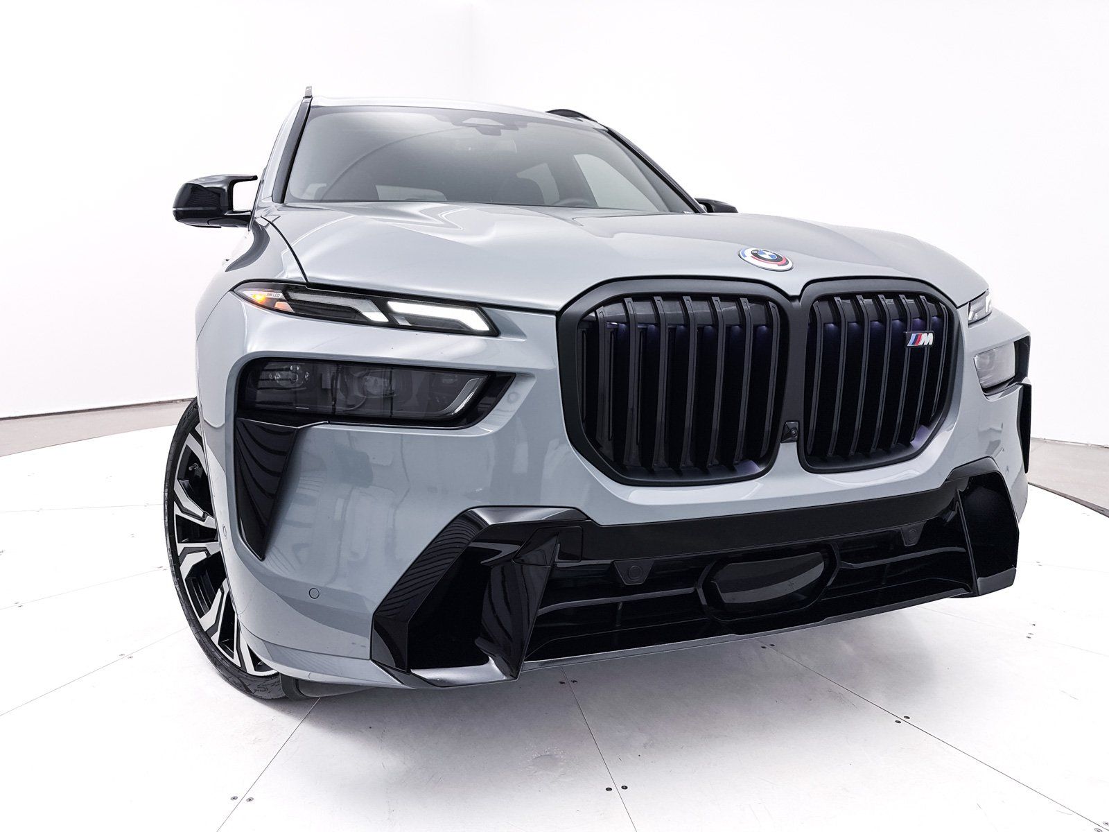 2023 BMW X7 M60i AWD