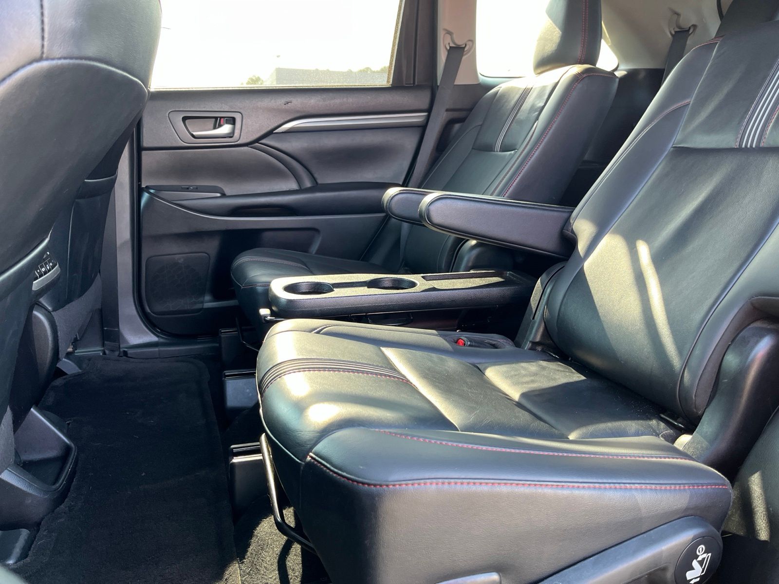 2019 Toyota Highlander SE - 11