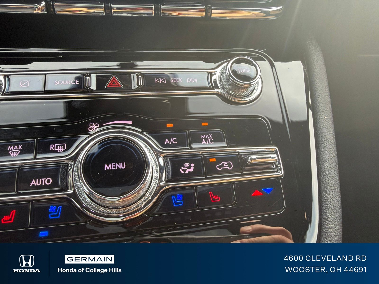 Used 2022 Blue Lincoln Grand Touring image 27
