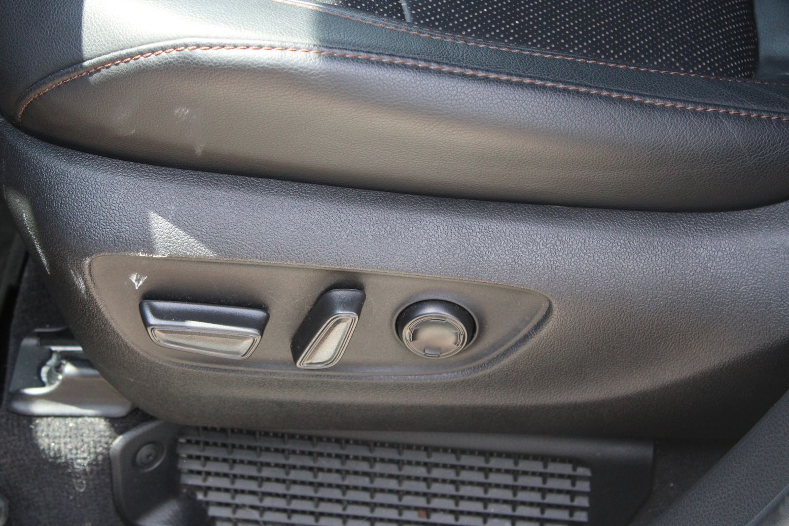 Used 2025 Beige Toyota Platinum image 12
