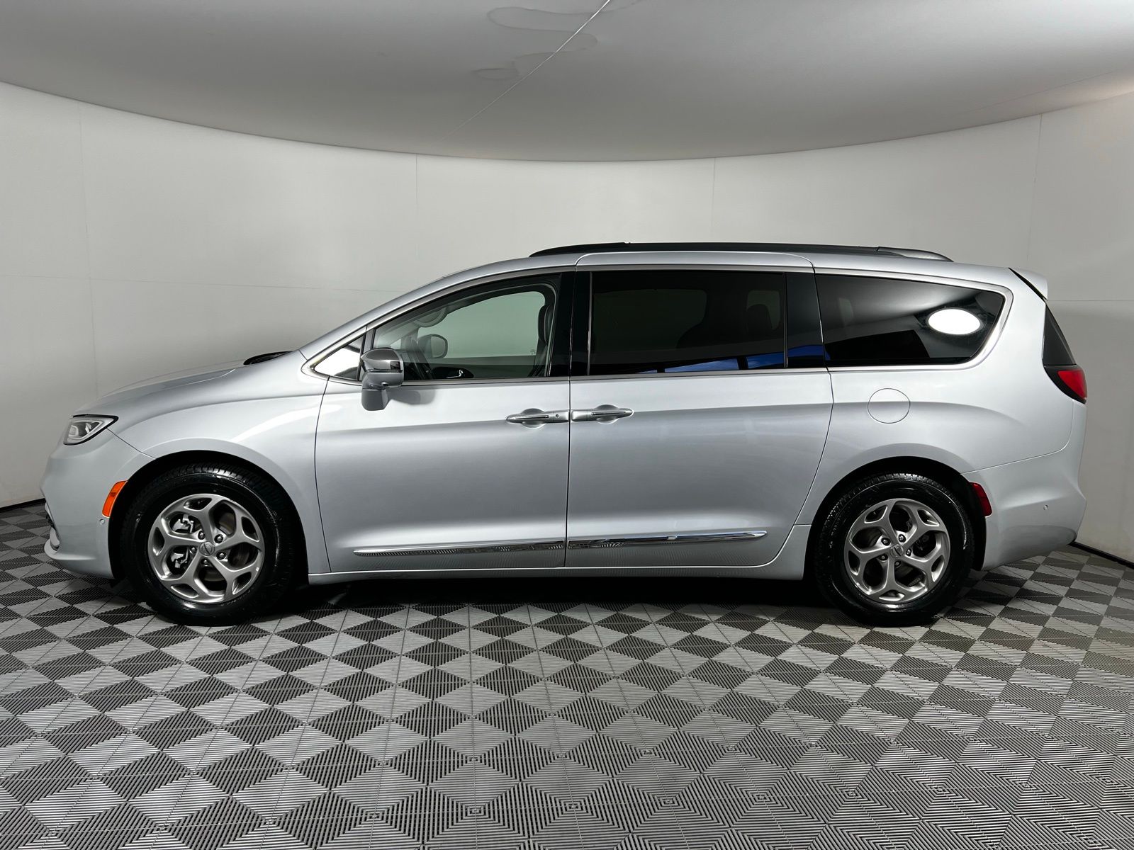 2022 Chrysler Pacifica Limited 8