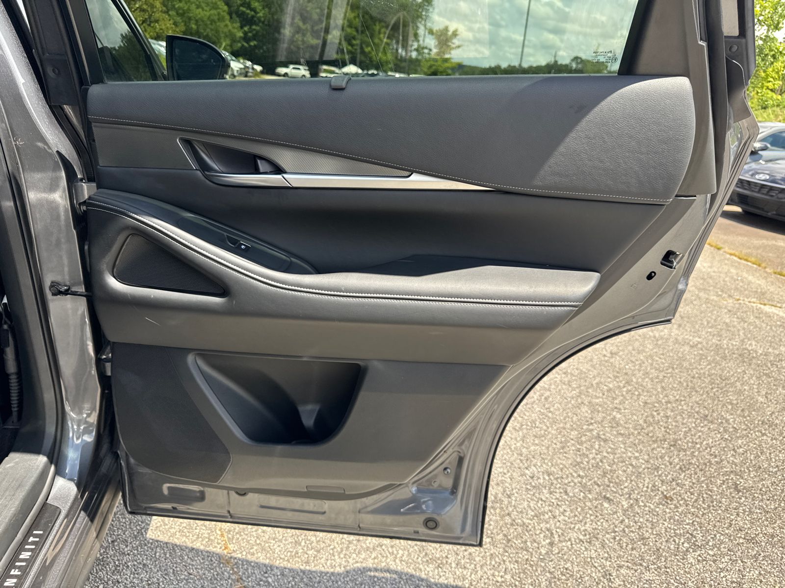 Used 2024 Gray INFINITI LUXE image 16