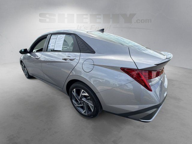 Used 2025  Hyundai SEL Sport image 16