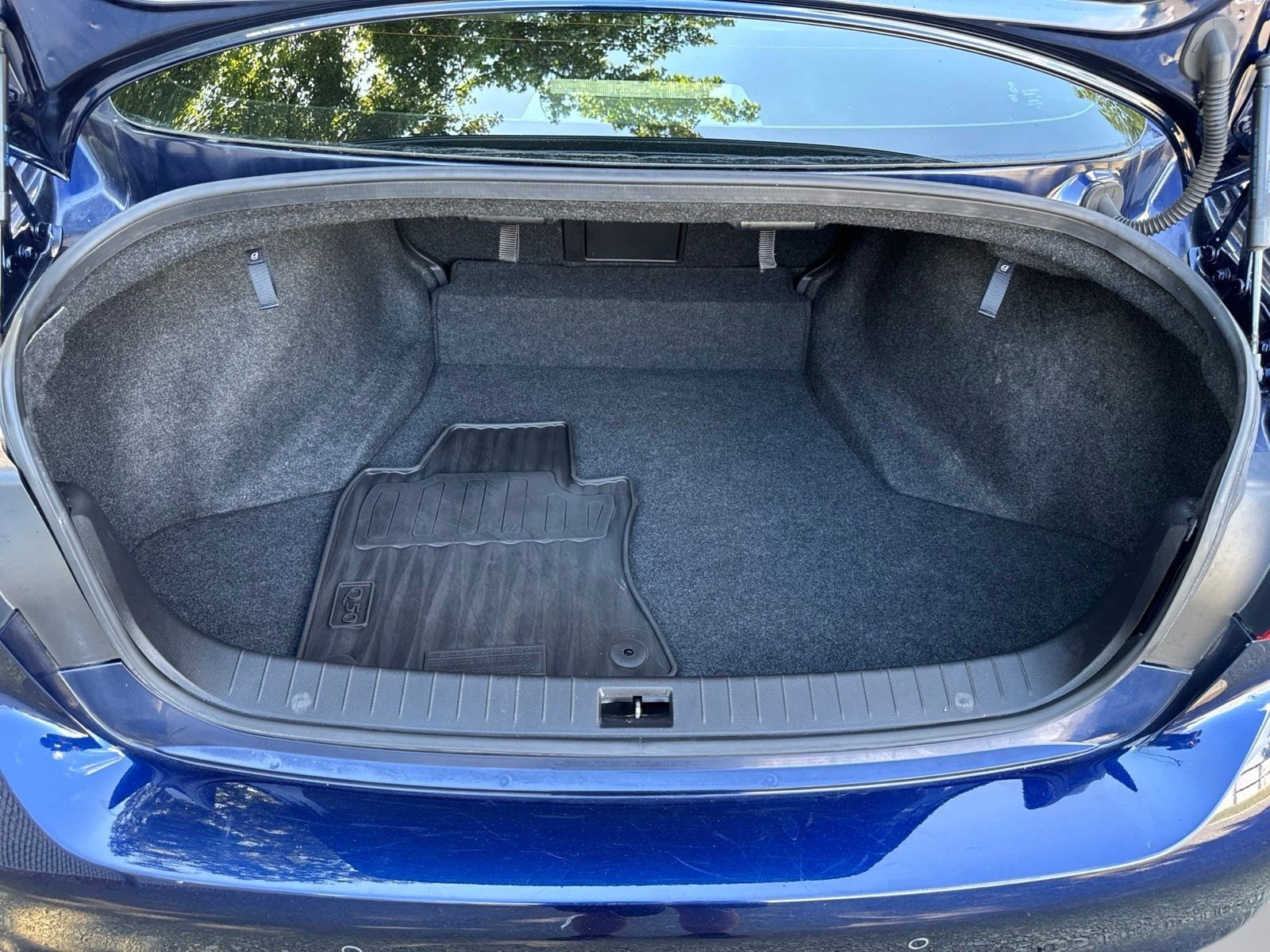 Used 2022 Grand Blue INFINITI LUXE image 24