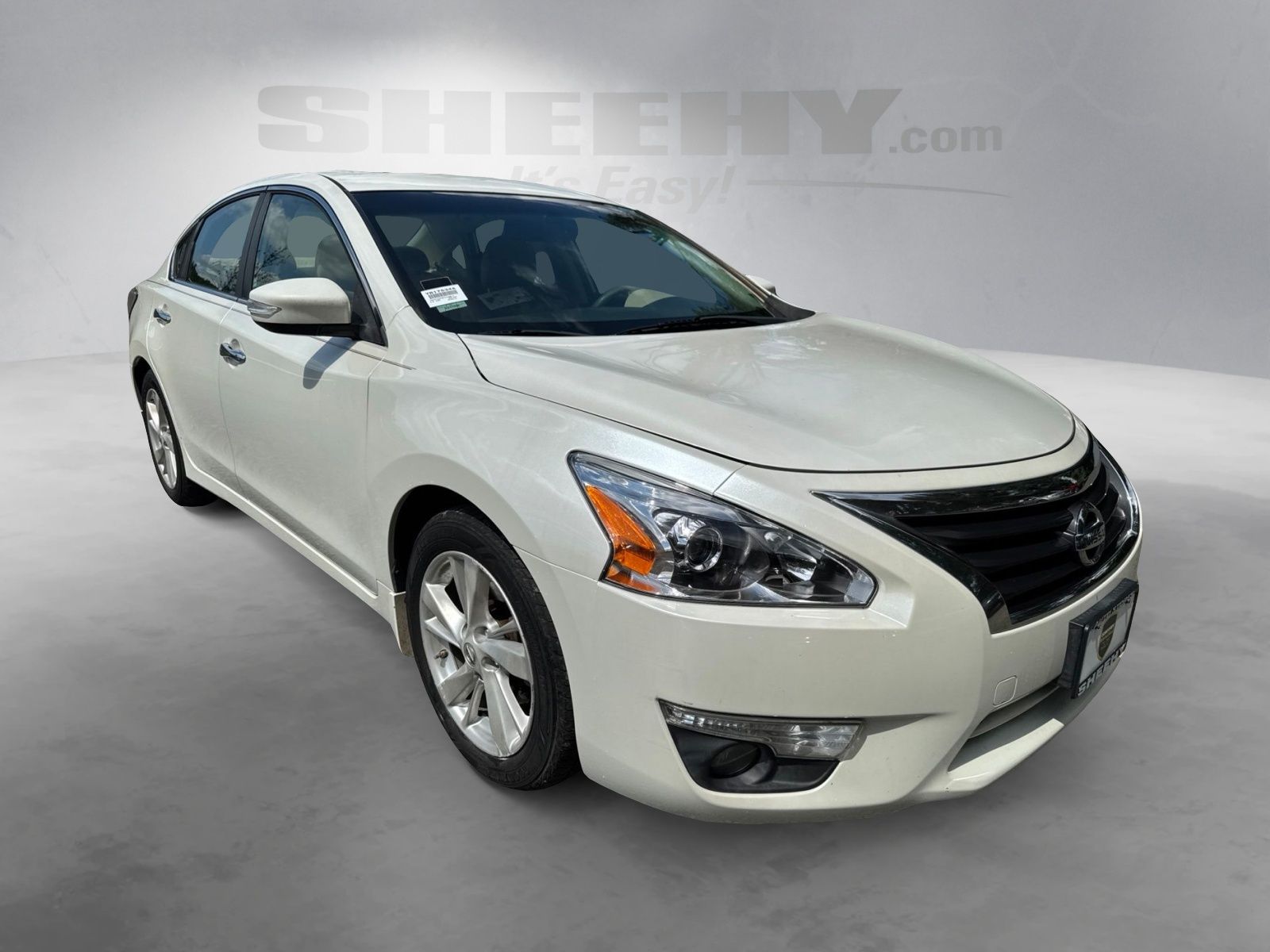 Used 2015 Pearl White Nissan 2.5 SL image 2