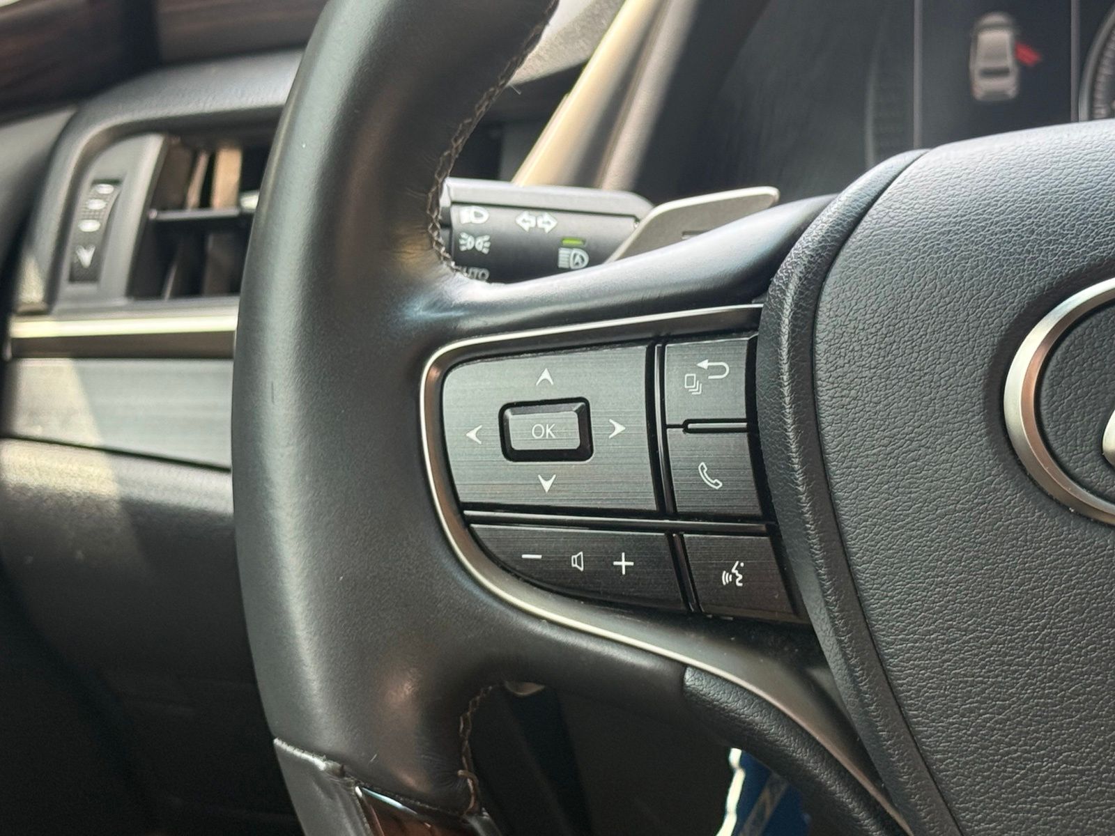 Used 2021 Black Lexus 250 image 20