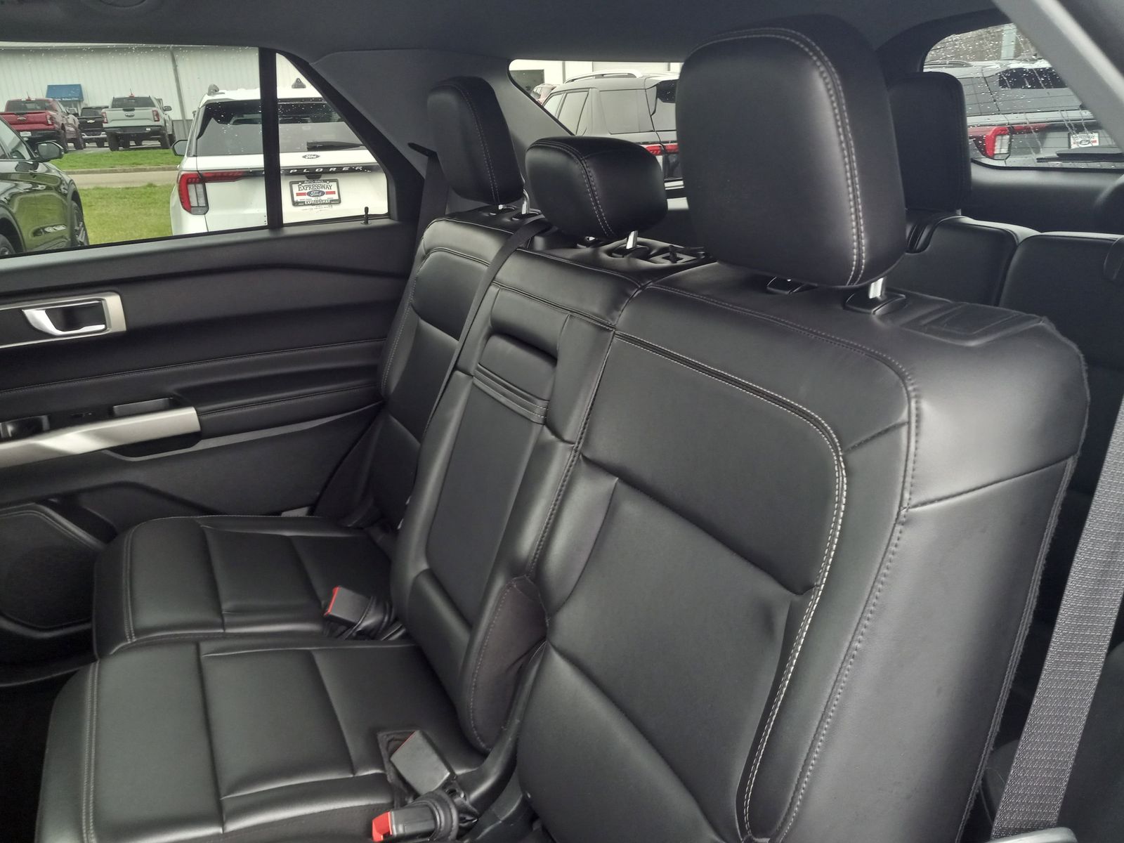 2023 Ford Explorer image 15