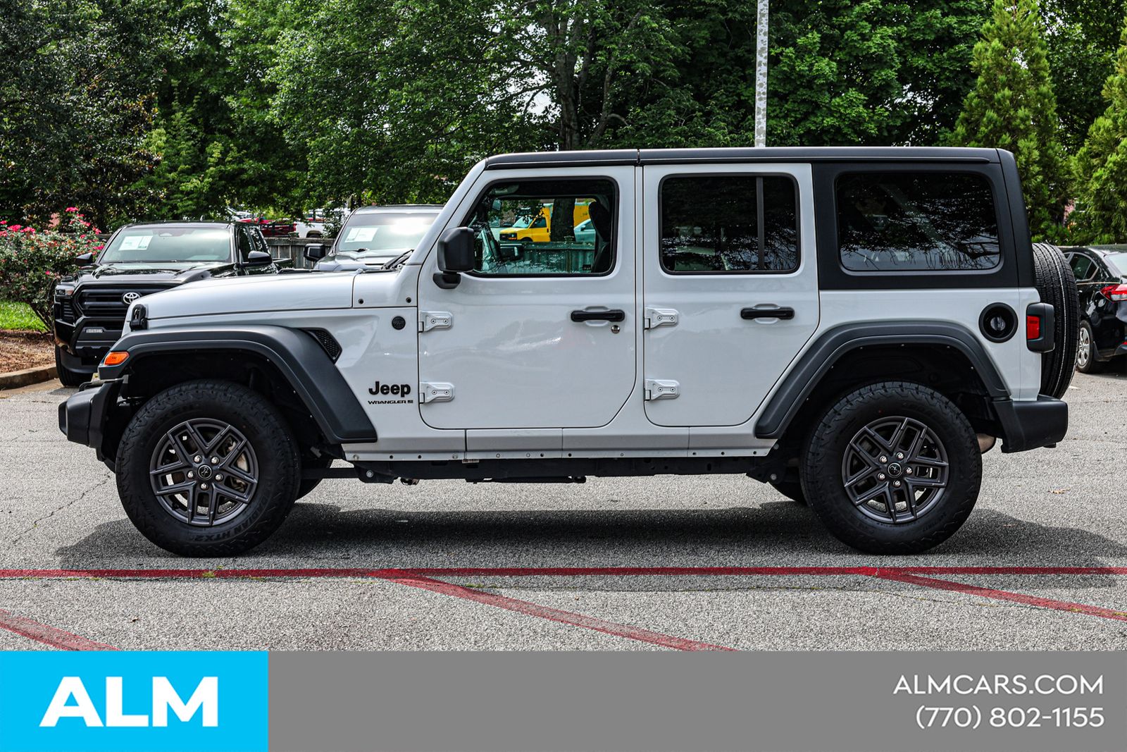 Used 2025 White Jeep Sport S image 10