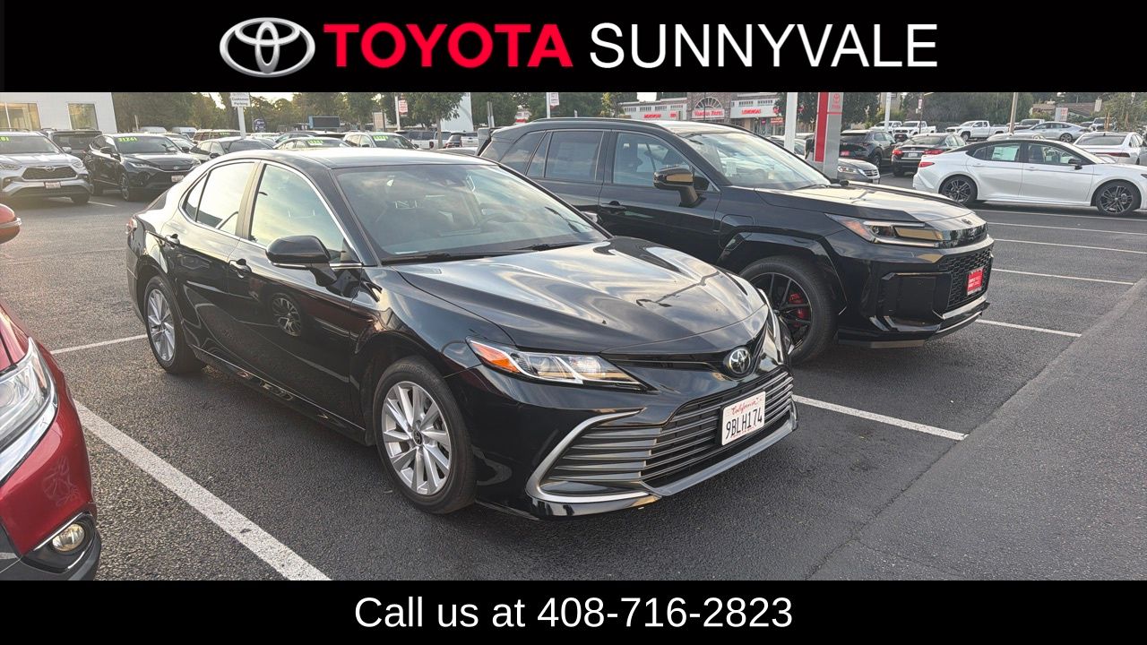 2022 Toyota Camry LE's photo