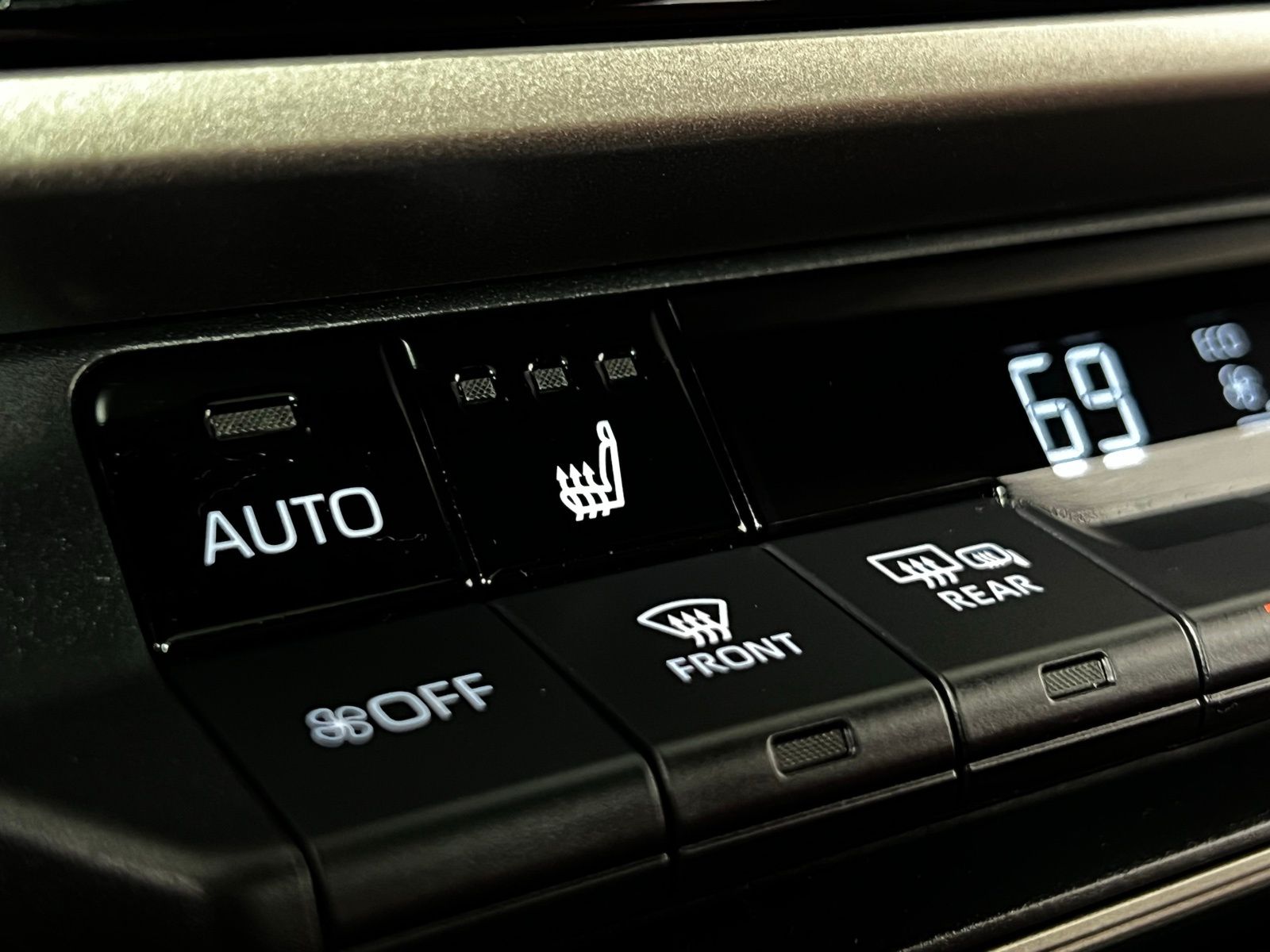 Thumbnail: 2025 Toyota Camry - 20