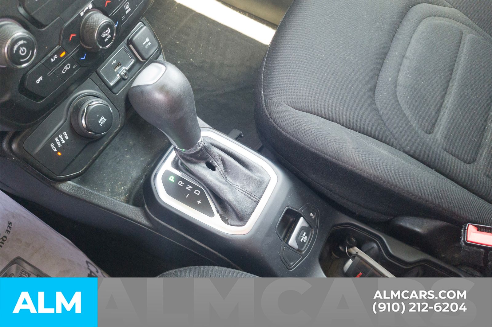 Used 2020 Silver Jeep Latitude image 10