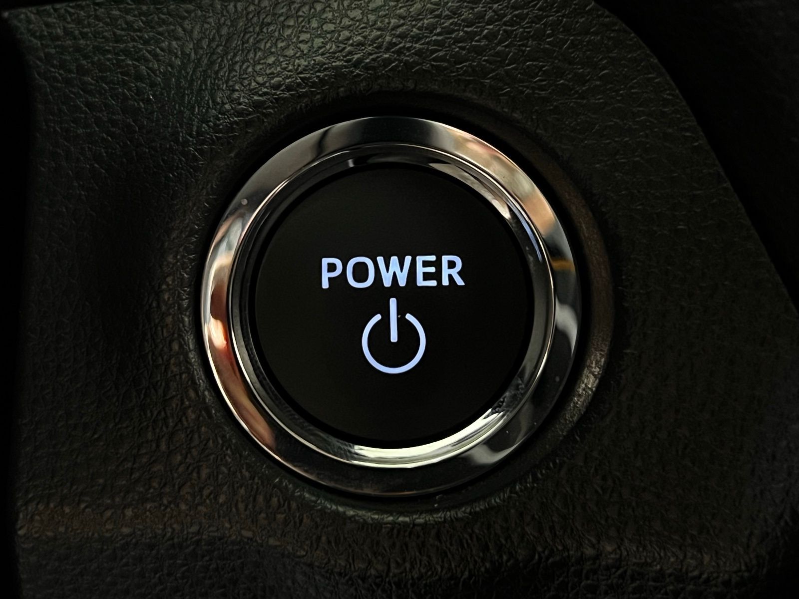 2025 Toyota RAV4 XLE 20