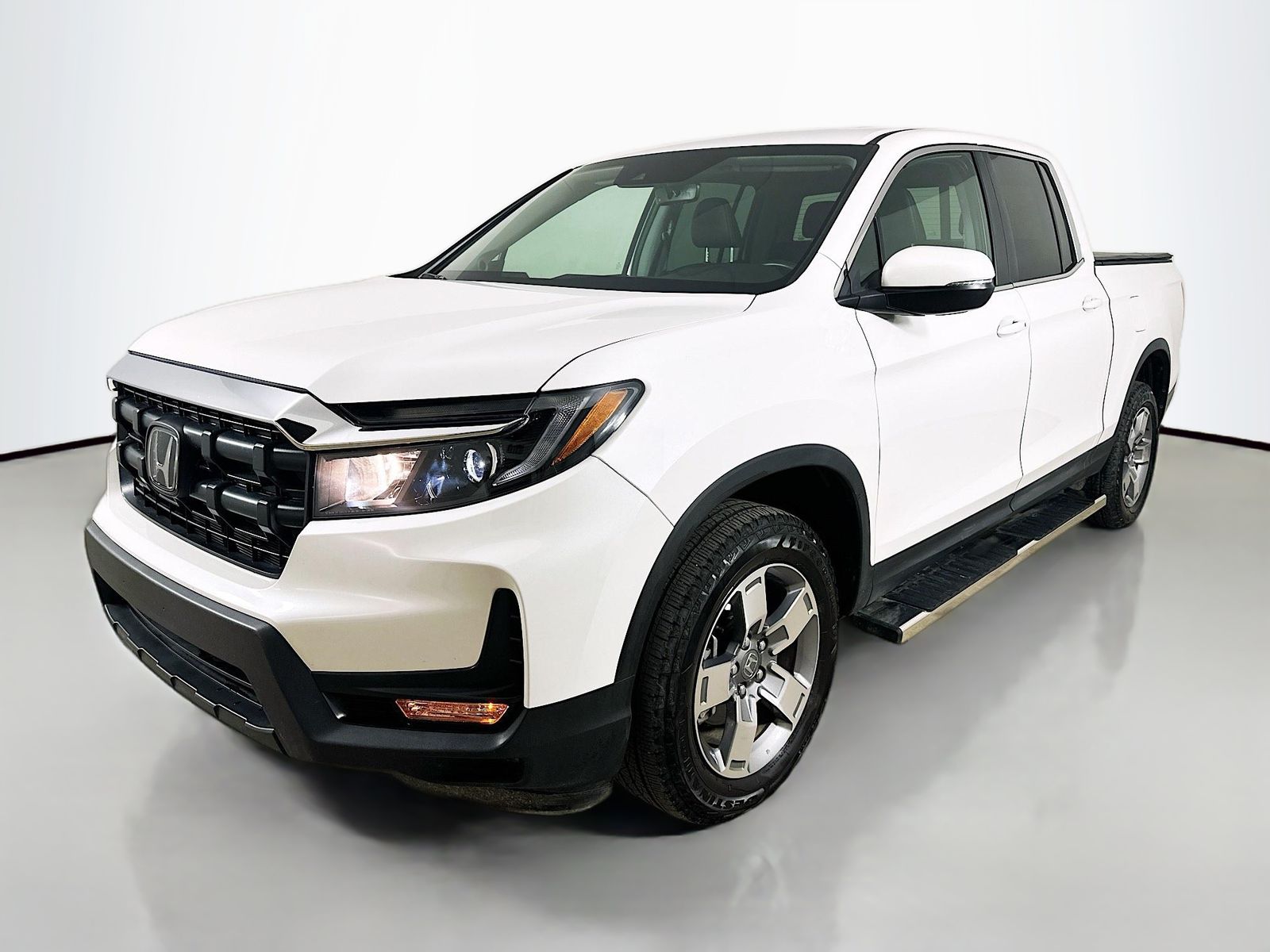 Platinum White Pearl 2025 Honda Ridgeline RTL AWD Pickup Truck All-Wheel Drive 9-Speed Automatic
