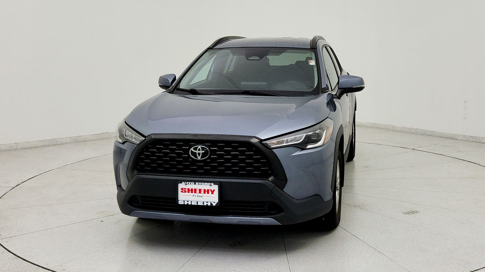 Used 2023  Toyota LE image 2