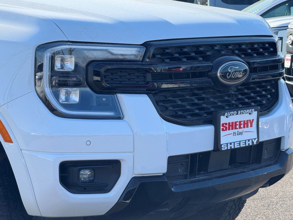 New 2025 Oxford White Ford Lariat image 2