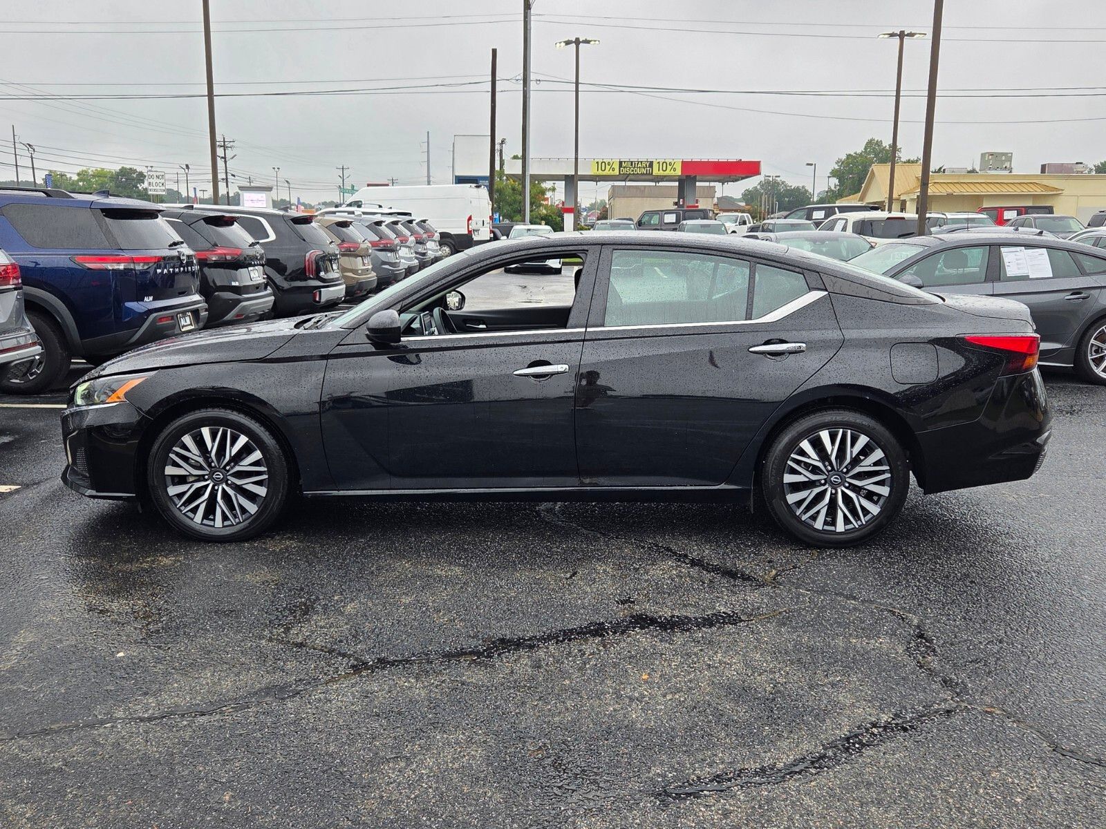 Used 2025 Black Nissan 2.5 SV image 4