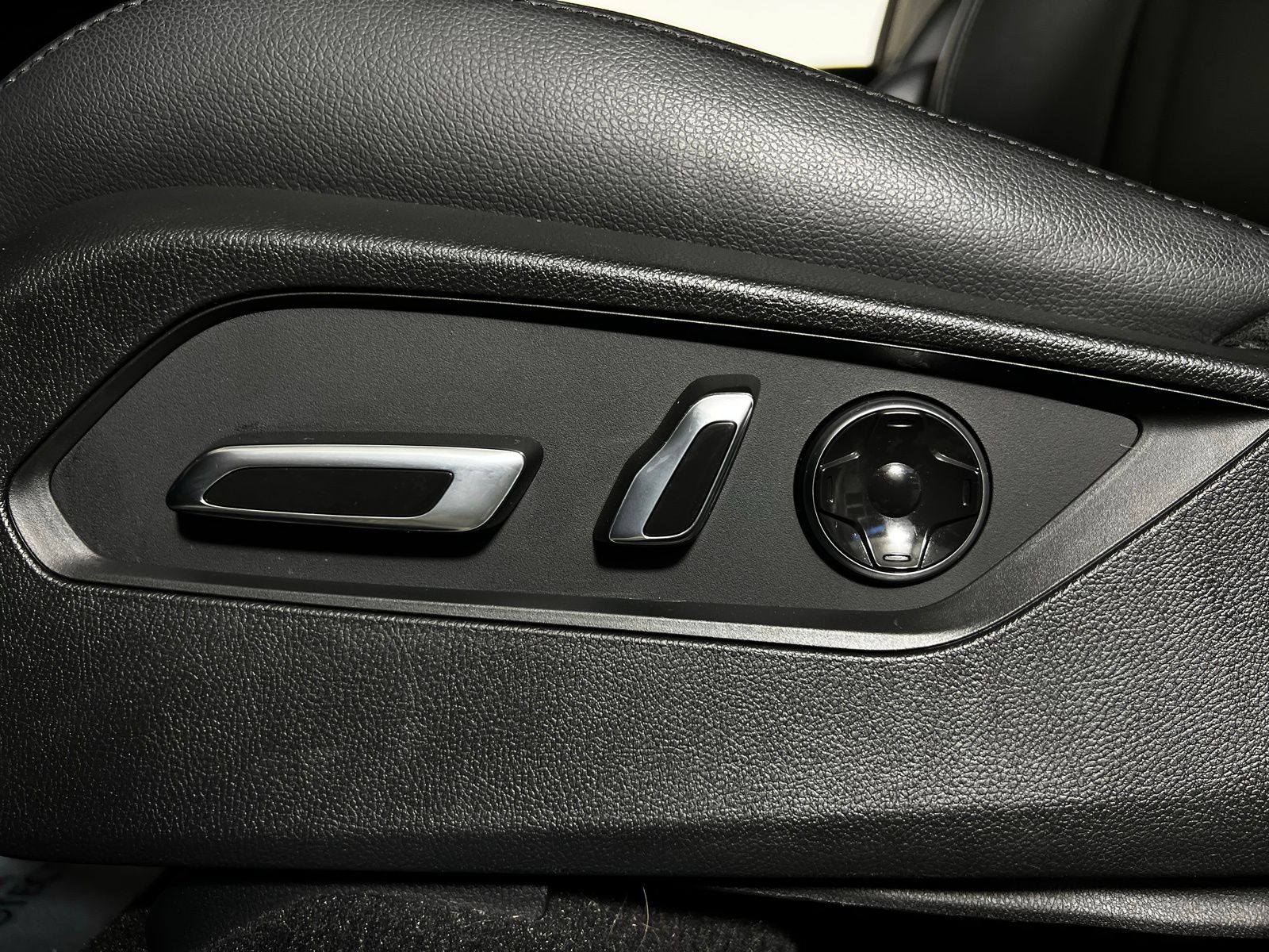 Thumbnail: 2023 Acura RDX - 11