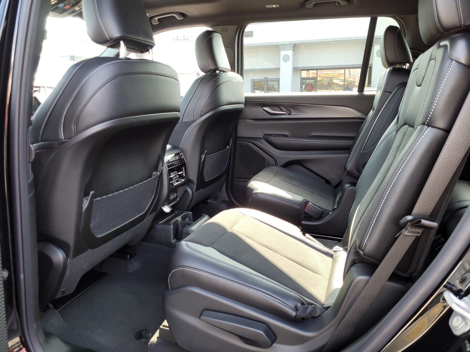 2025 Jeep Grand Cherokee Altitude X photo 4