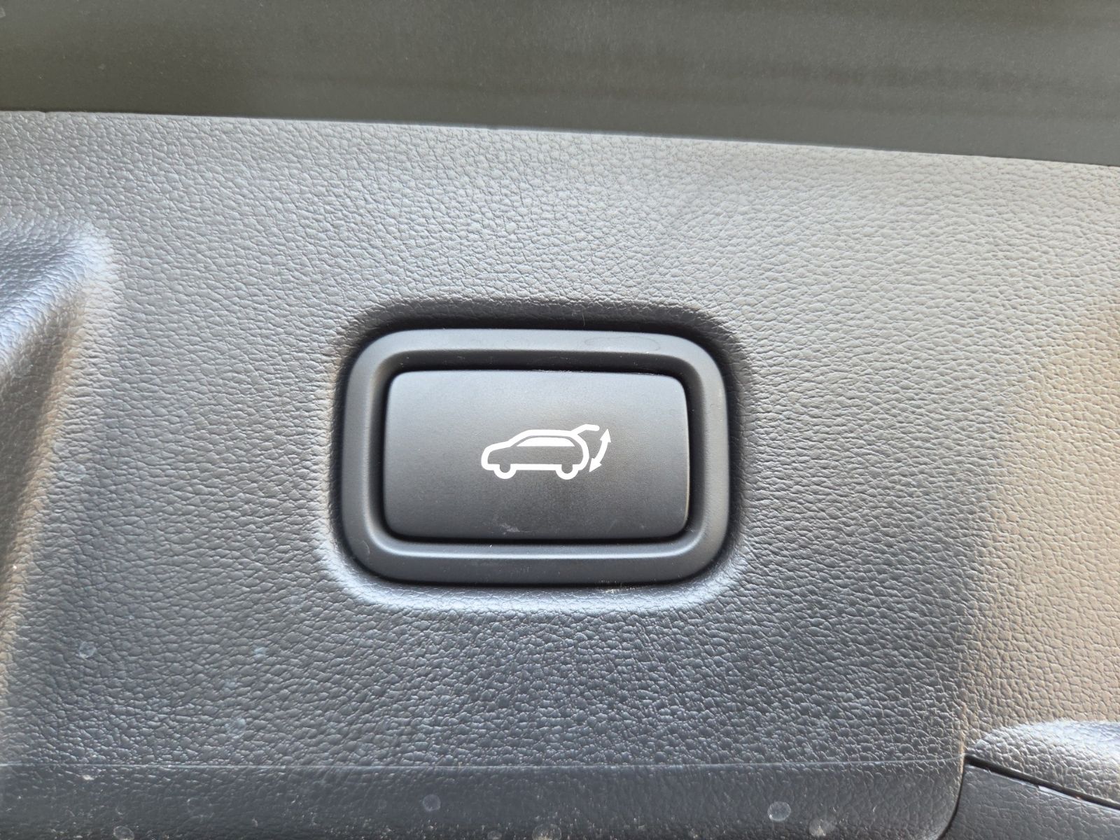 Used 2025 Green Hyundai SEL image 26