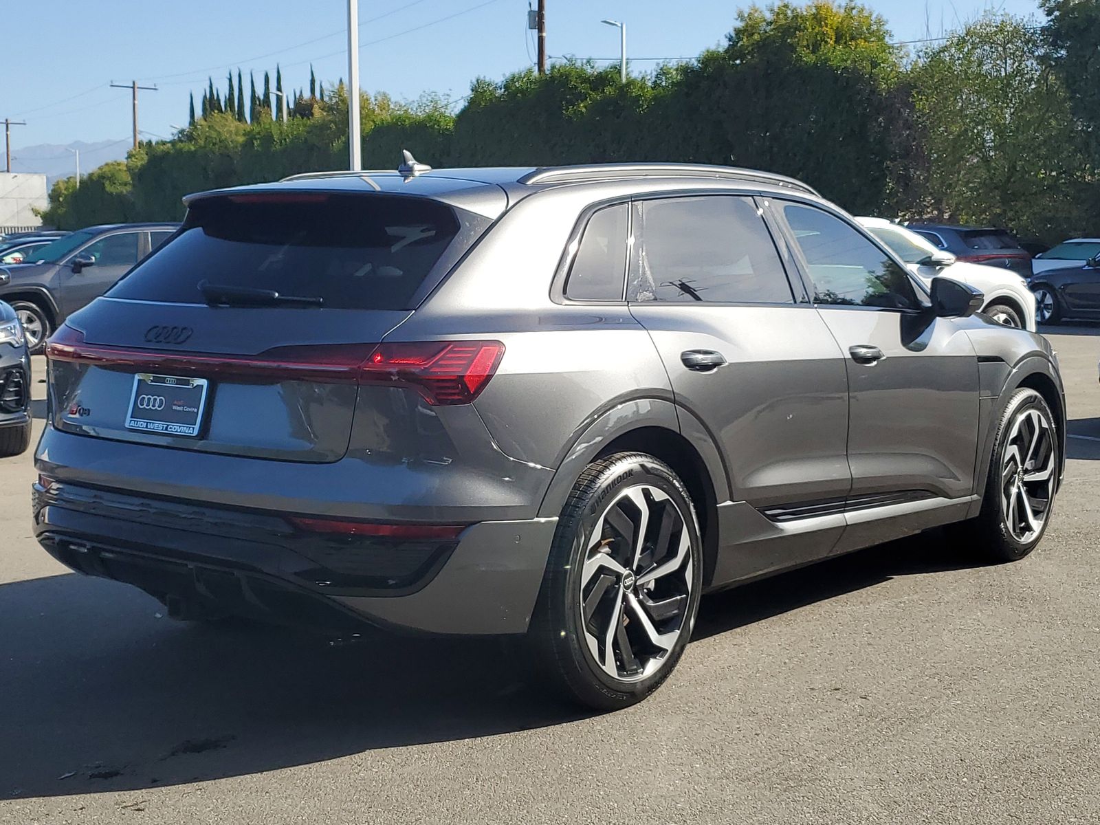 View vehicle photo 4