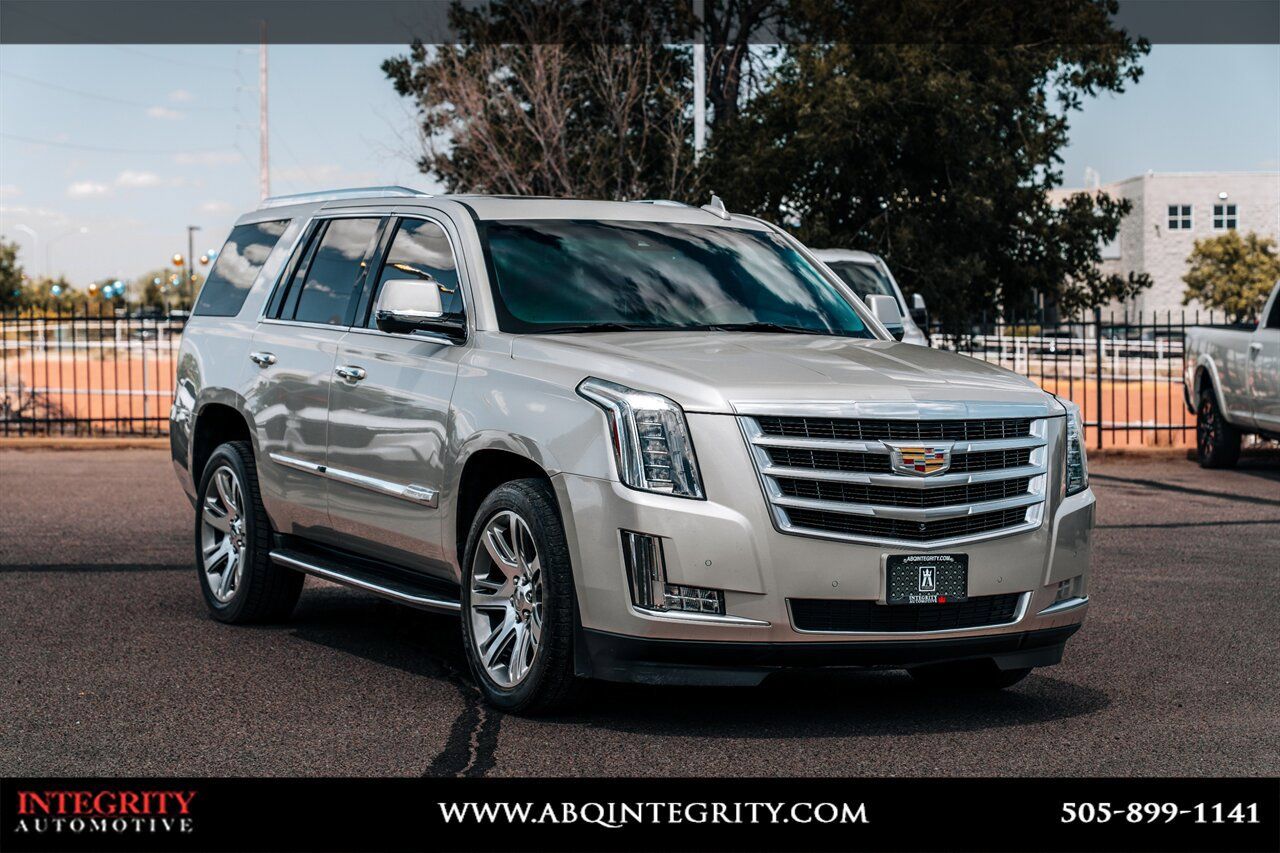 Silver Coast Metallic 2016 Cadillac Escalade Luxury 4WD SUV / Crossover Four-Wheel Drive 8-Speed Automatic