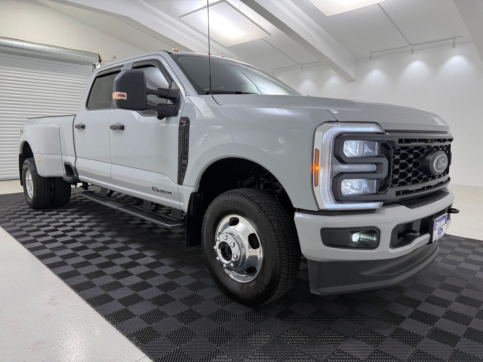 Avalanche 2026 Ford F-350 Super Duty Pickup Truck Four-Wheel Drive Automatic