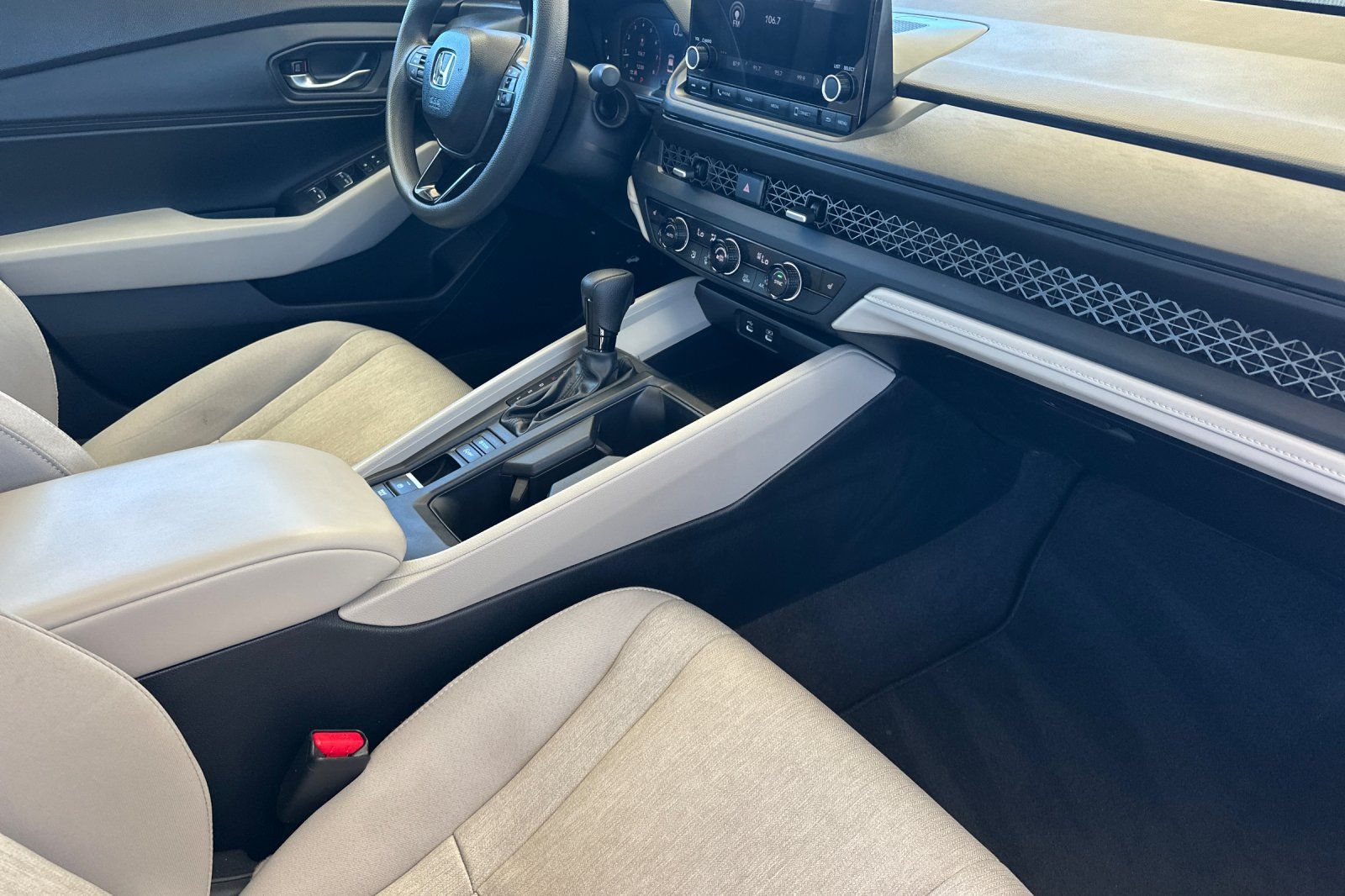 2025 Honda Accord SE - Photo 14