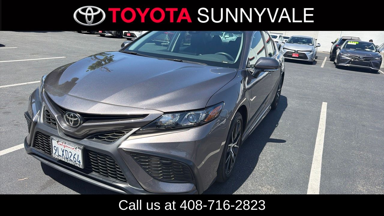 2024 Toyota Camry SE's photo