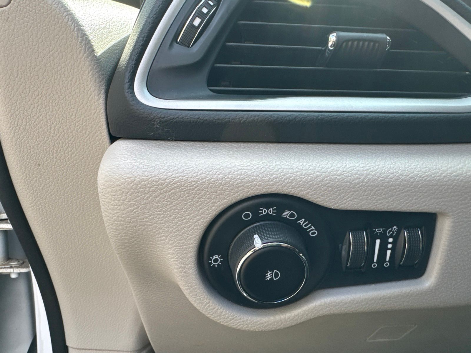 Used 2023 White Chrysler Touring L image 14